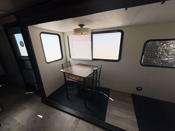 2020-coleman-dutchman-travel-trailer-image-14