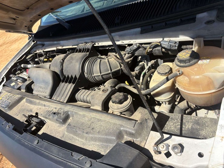 2011-ford-e350-image-29