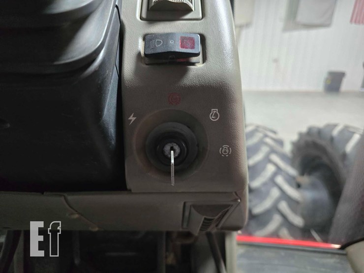 2016-case-ih-magnum-310-cvt-image-16