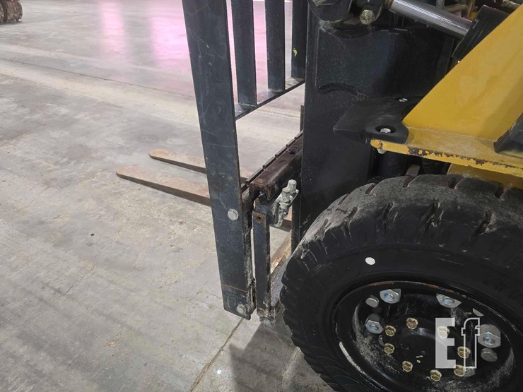 2019-caterpillar-gp25n-image-12