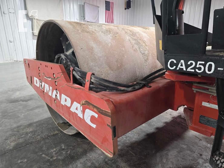 2011-dynapac-ca250d-ii-image-12