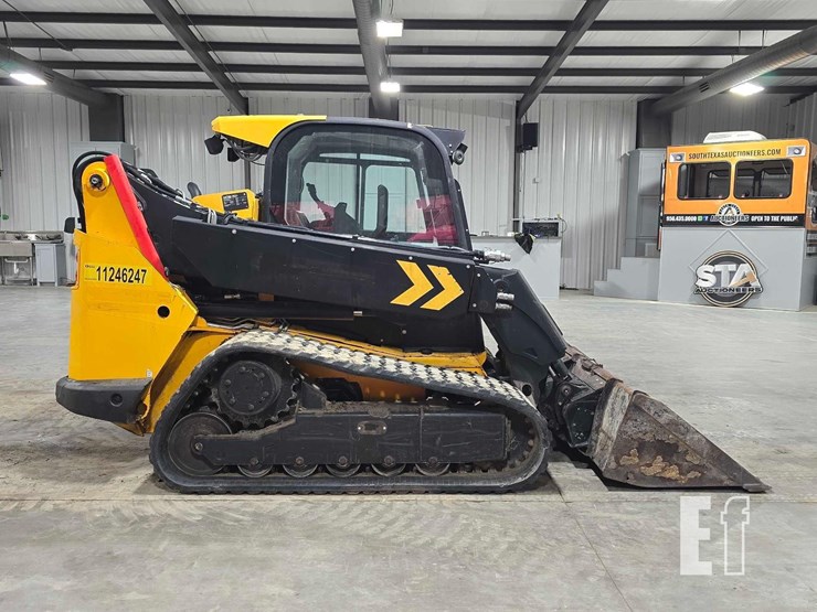 2021-jcb-3ts-8t-image-6