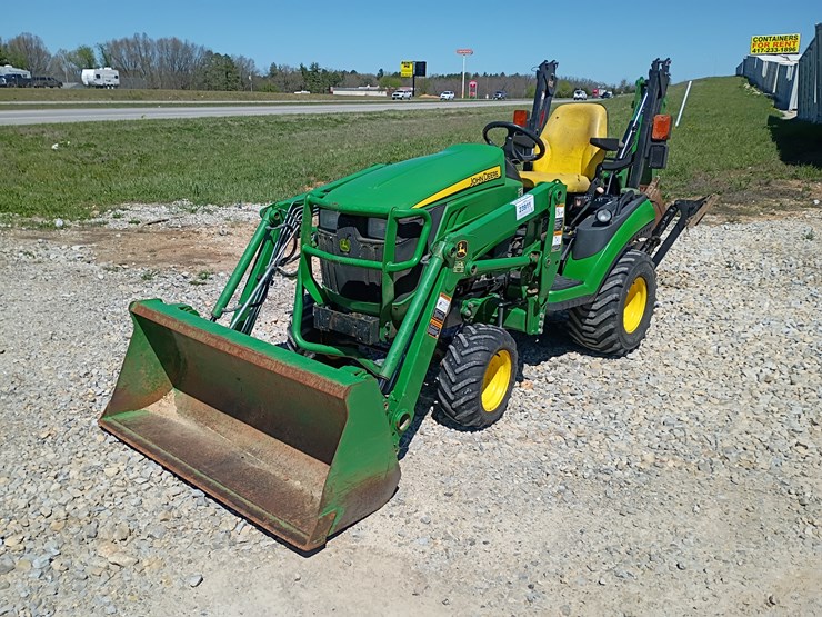 2013-john-deere-1025r-image-1