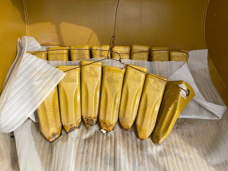 caterpillar-320-image-9