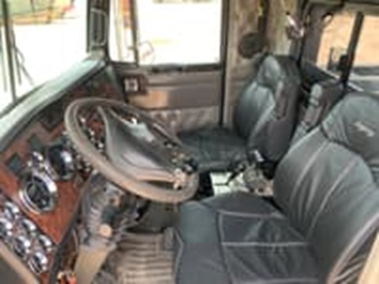 2005-kenworth-t800b-image-21