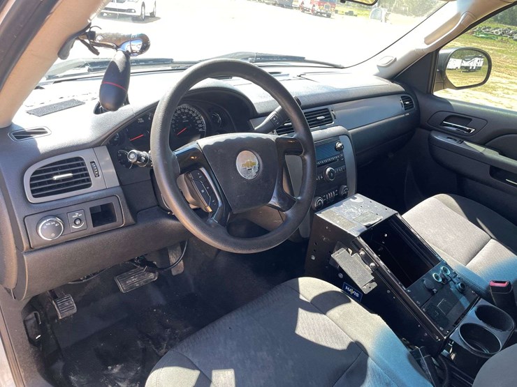 2011-chevrolet-tahoe-image-11