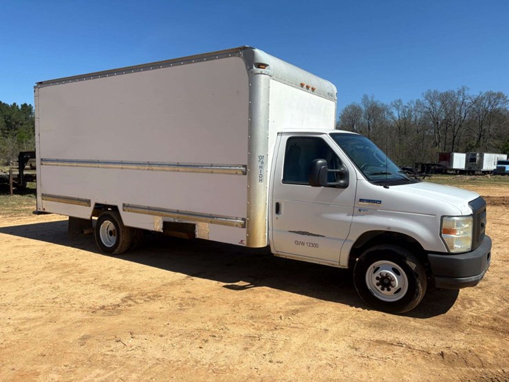 2011-ford-e350-image-5