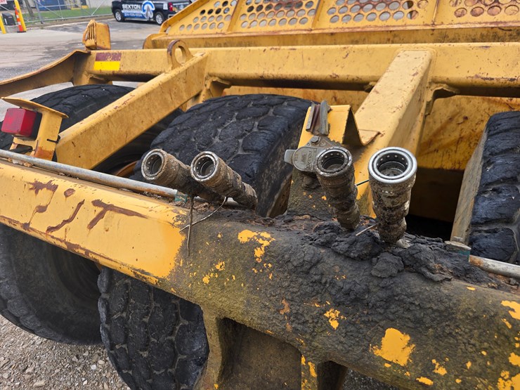 2006-deere-1812c-image-45