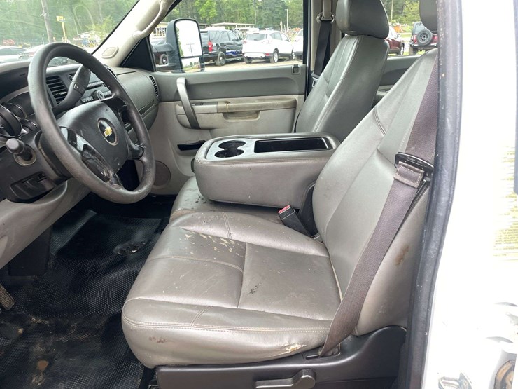 2014-chevrolet-silverado-2500-image-10