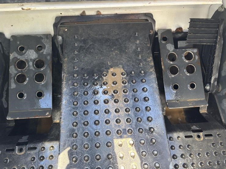 2020-bobcat-s550-image-30