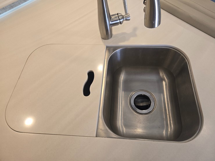 2020-ford-f550-image-40