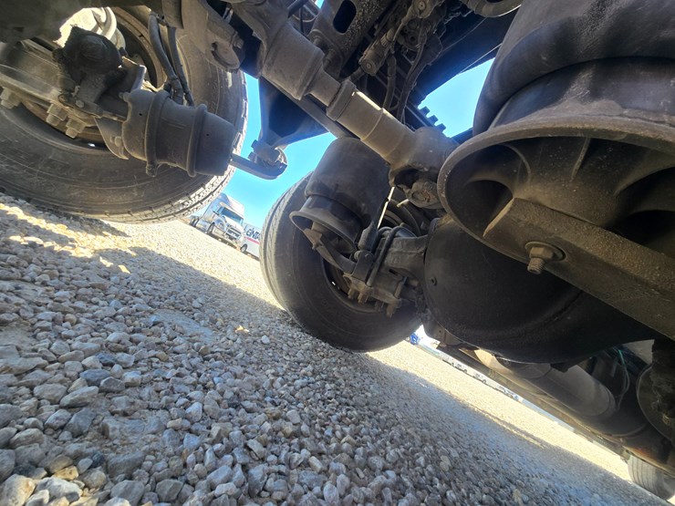 2014-freightliner-cascadia-125-image-101