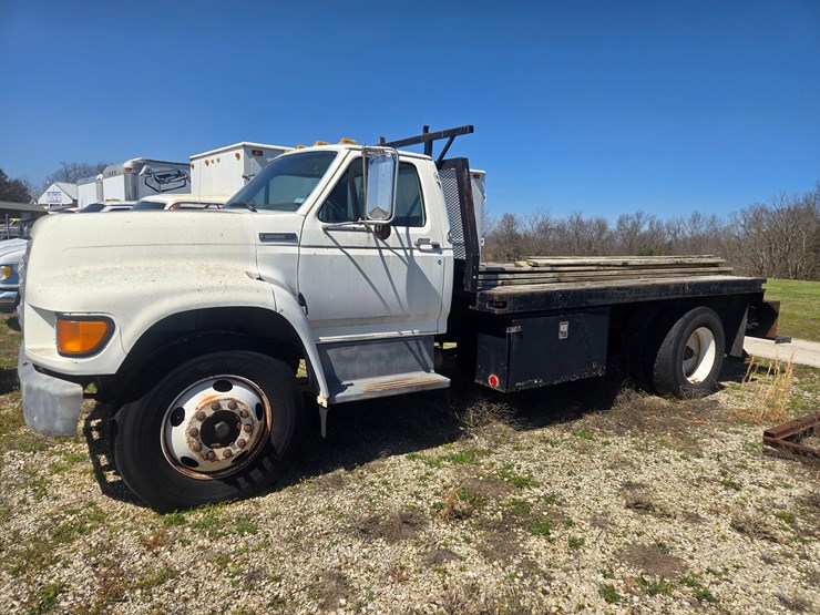 1997-ford-f700-image-3