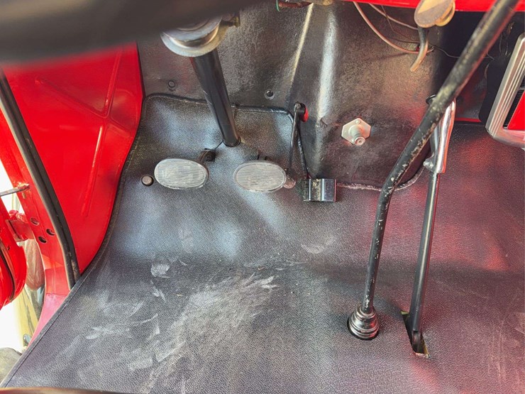 1937-international-d2-panel-truck-image-24