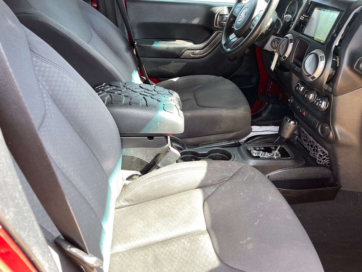 2013-jeep-wrangler-sport-image-18