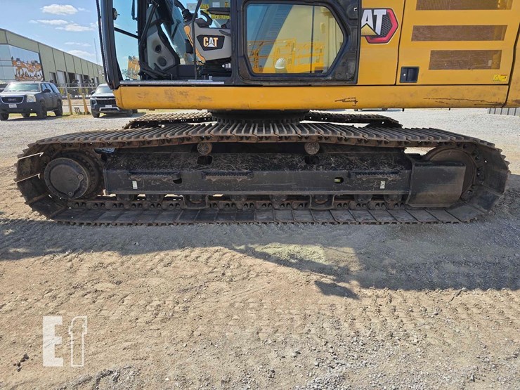 2020-caterpillar-323-image-31