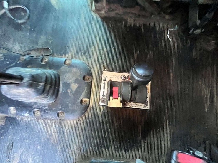 2012-peterbilt-386-image-15