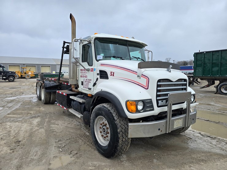 #22590-•-2007-mack-cv713-granite-roll-off-truck-image-19