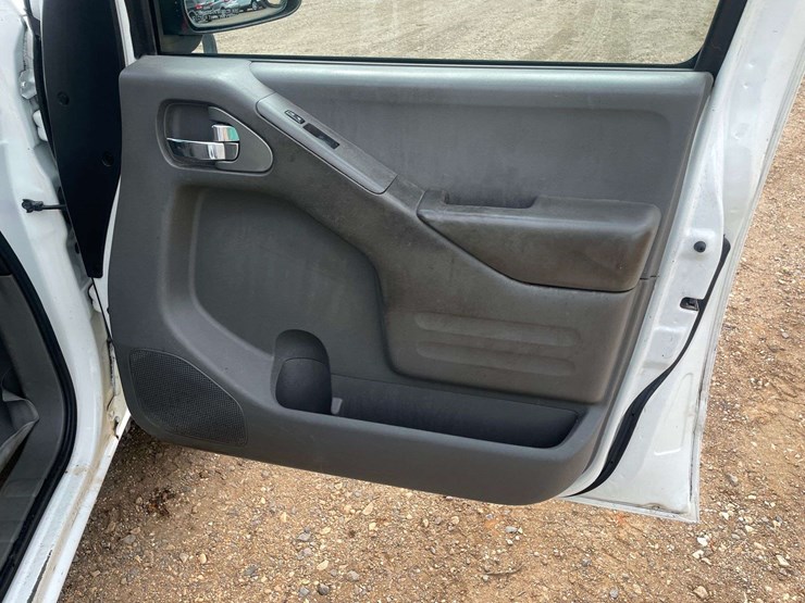 2016-nissan-frontier-image-17