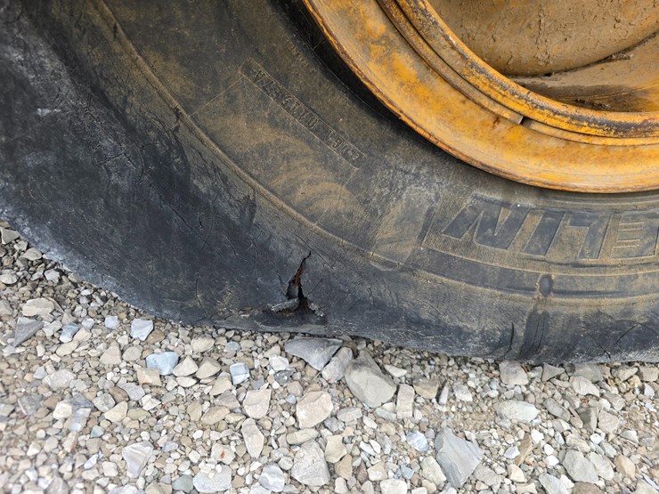 2006-deere-1812c-image-40