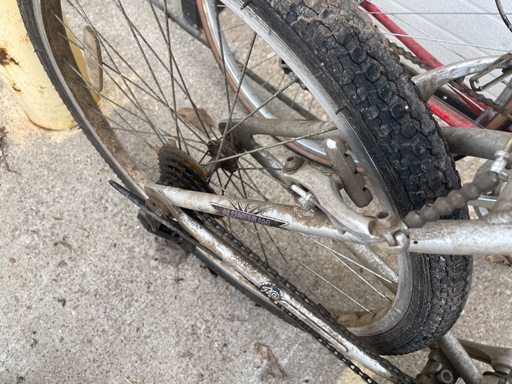 #7074-•-(4)-bikes-(o4)-image-16