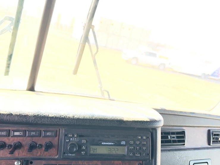 2005-kenworth-t800-image-49