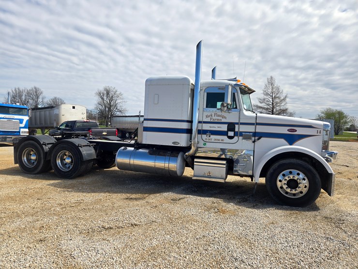 1996-peterbilt-377-image-25