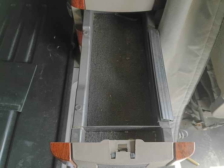 2009-freightliner-cascadia-125-image-75