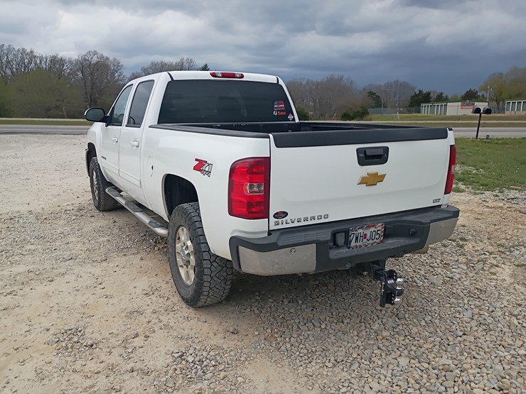 2013-chevrolet-2500-image-6