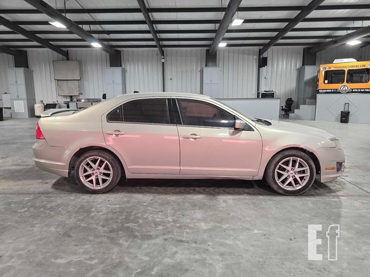 2010-ford-fusion-image-6