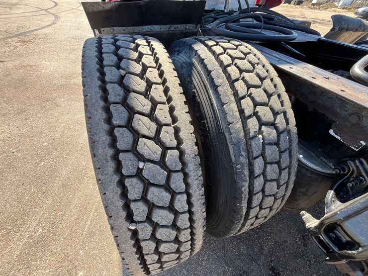 2012-peterbilt-386-image-33