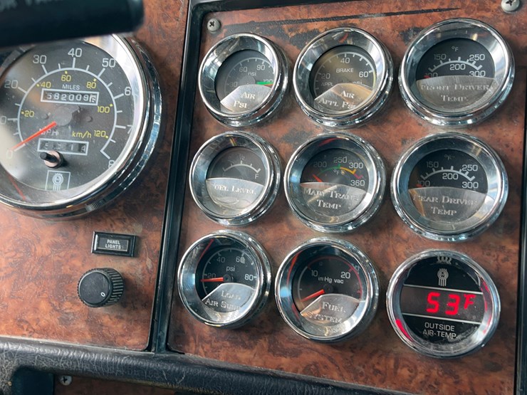 2004-kenworth-w900-image-93