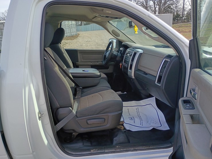 2012-dodge-1500-image-33