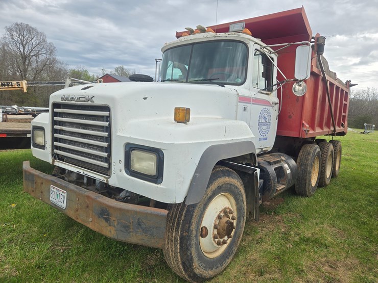 1994-mack-rd690s-image-1