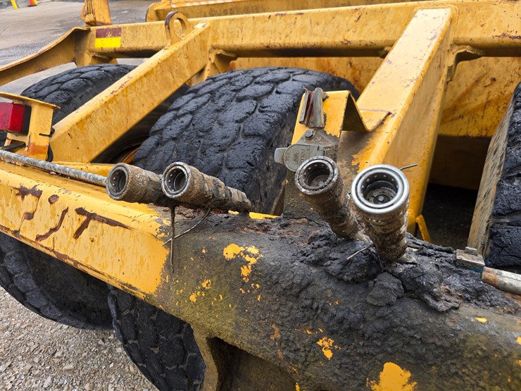 2006-deere-1812c-image-32