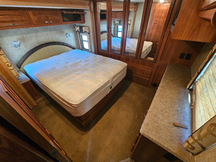 #22198-•-2007-georgie-boy-landau-motorhome-image-76