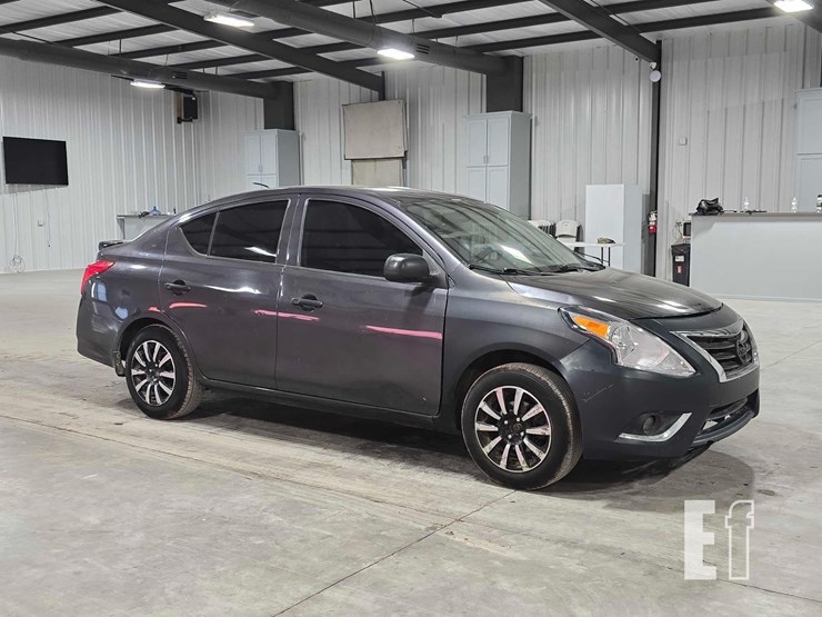 2015-nissan-versa-image-2