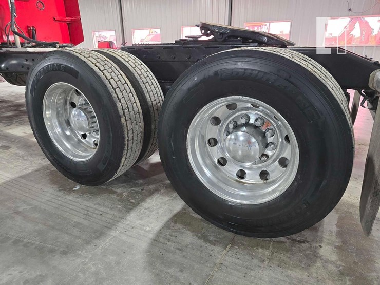 2002-peterbilt-378-image-29