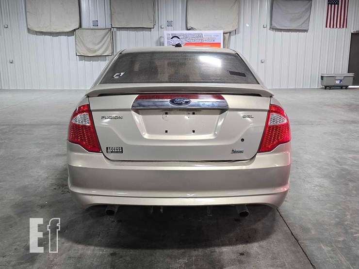 2010-ford-fusion-image-8
