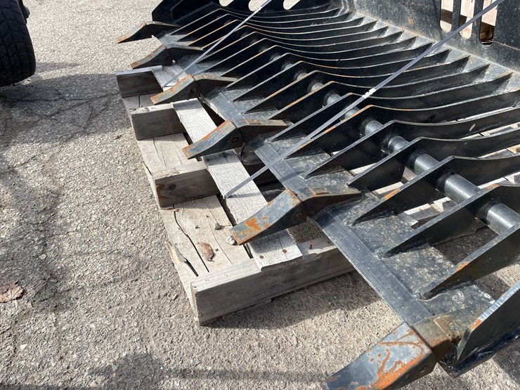 #7054-•-unused-heavy-duty-68"-skid-steer-rock-bucket-(o9)-image-9