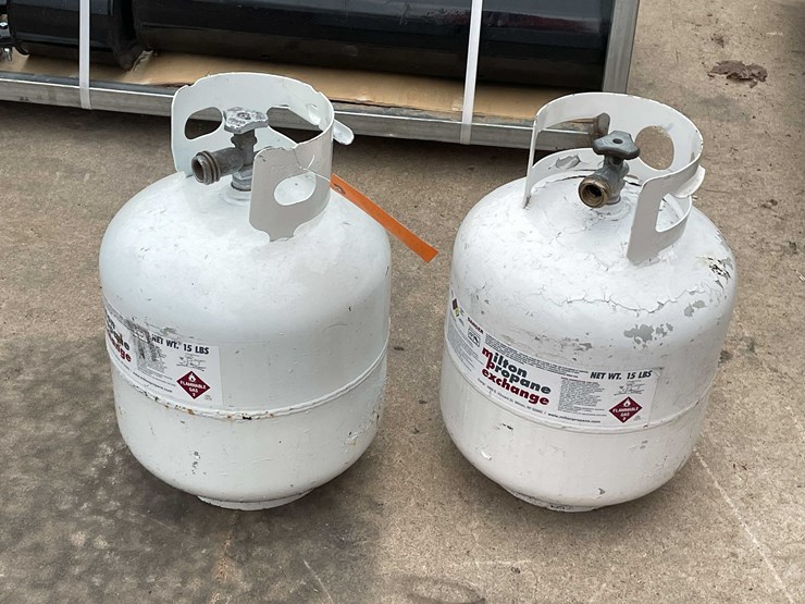 #7016-•-(2)-propane-tanks-(o3)-image-1