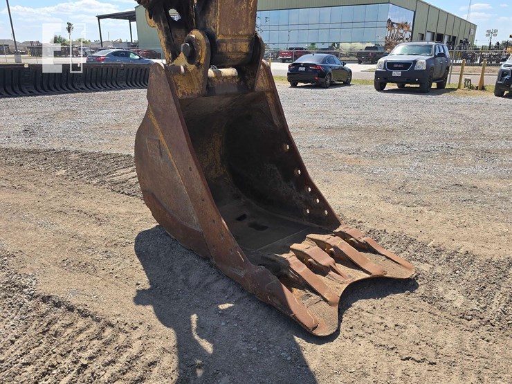 2020-caterpillar-323-image-10