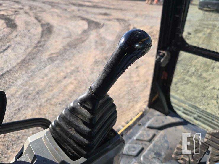 2017-caterpillar-326fl-image-17