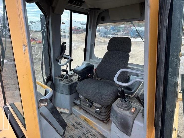 2005-caterpillar-d5g-lgp-image-10