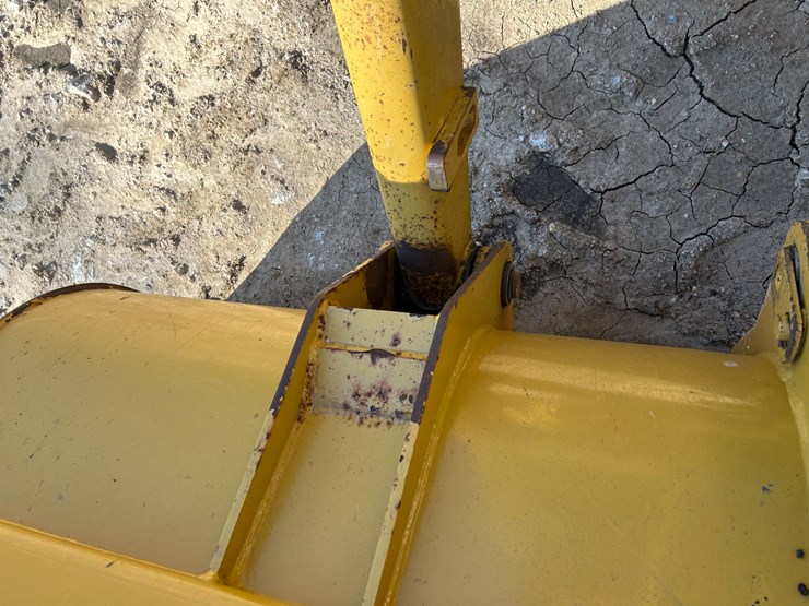 2005-caterpillar-420d-image-16