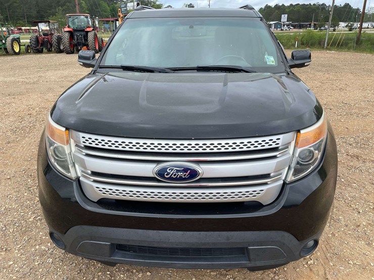 2015-ford-explorer-xlt-image-5