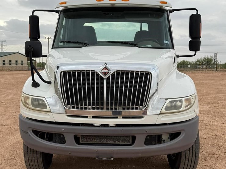 2016-international-durastar-4400-image-7