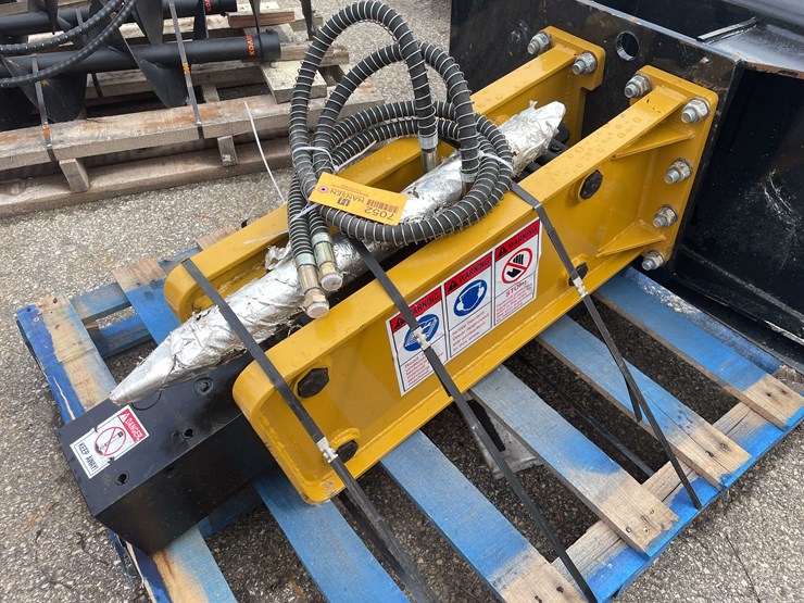 #7052-•-unused-agt-680-skid-steer-hydraulic-concrete-breaker-hammer-(o10)-image-13