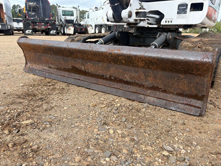 2007-bobcat-335-image-21