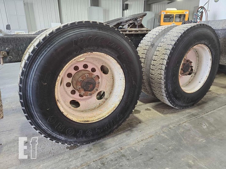 2012-kenworth-t800-image-24